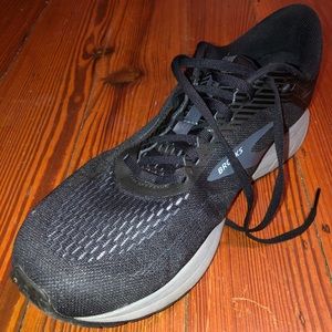 Men’s 11.5 Brooks Sneakers/Athletic Shoes